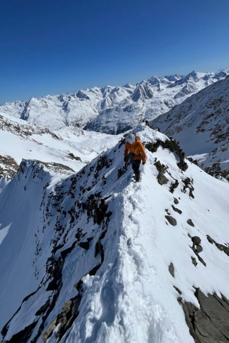 Am ausgesetzten Südostgrat des Hinteren Brochkogels. Fotos: Jakob Roniger, Matthias Dippold