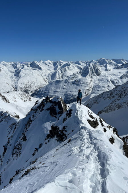 Am ausgesetzten Südostgrat des Hinteren Brochkogels. Fotos: Jakob Roniger, Matthias Dippold