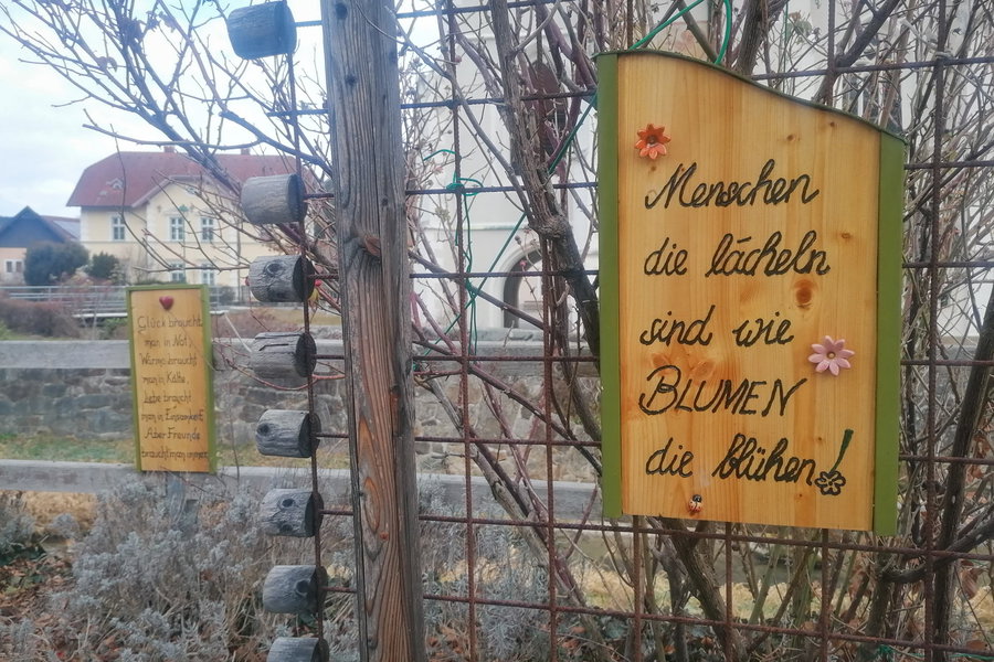 Liebevoll gestalteter Kirchengarten... Foto: Sarah Pallauf