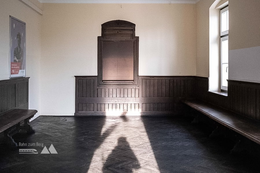 Nostalgie pur: Der Warteraum in Trattenbach/Enns. Foto: Birgit Reiter