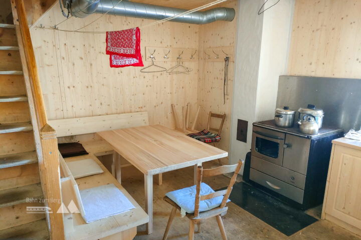 Im wohligen Winterraum der Tübinger Hütte. Fotos: Manfred Hinteregger