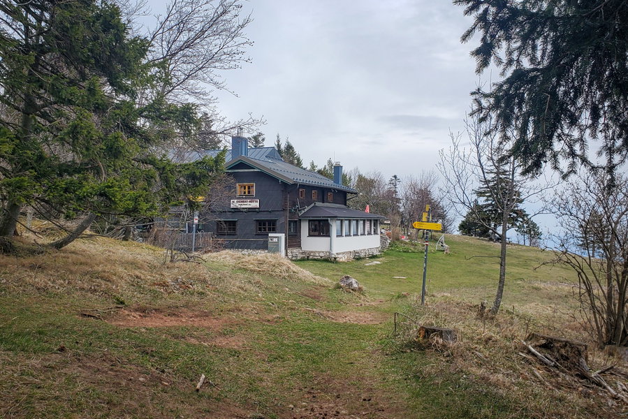 Kurz vorm Abstieg nochmal ein Blick zurück zur Eicherthütte. Foto: Linda Prähauser