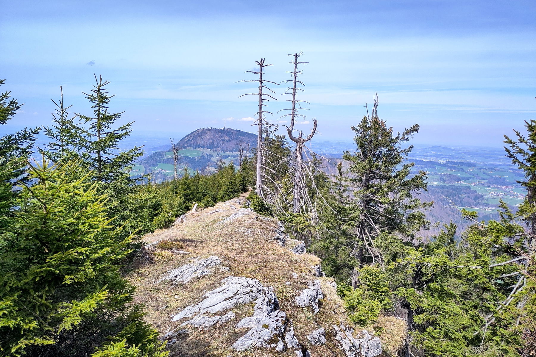 Bunte Schlangenlinie über den Schwarzenberg