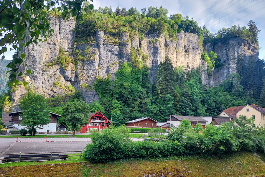 Die Felswände schauen verdächtig nach Schluchteneingang aus. Foto: Alice Frischherz