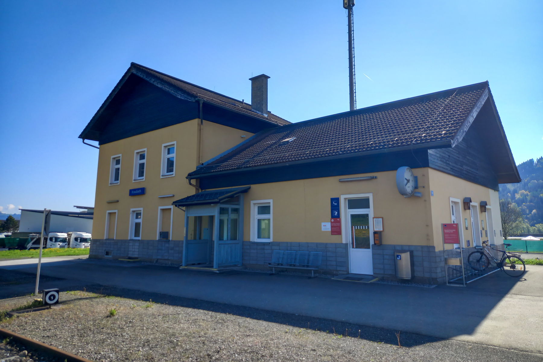 Start beim Bahnhof Kraubath. Züge verkehren im Stundentakt. Foto: Martina Friesenbichler