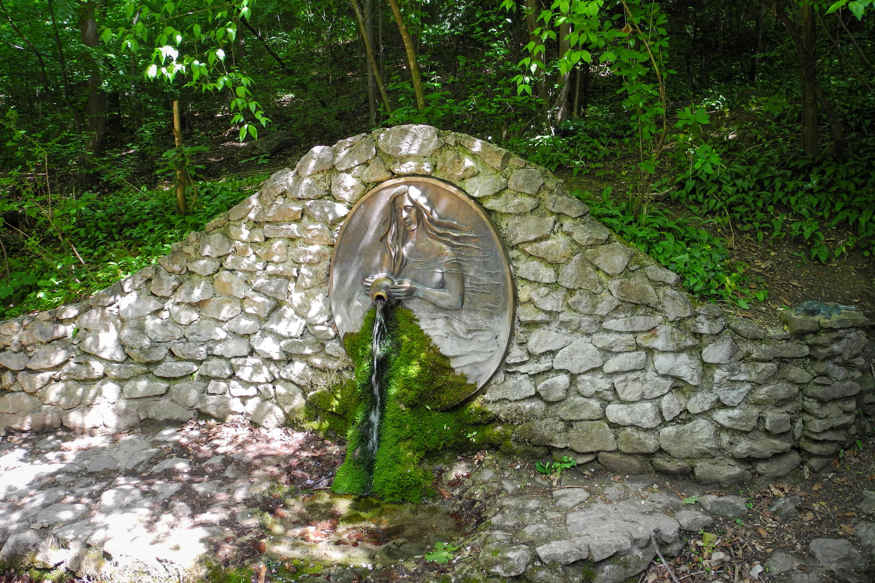 Erfrischungsmöglichkeit an der Rebekkaquelle. Foto: Barbara Wanzenböck