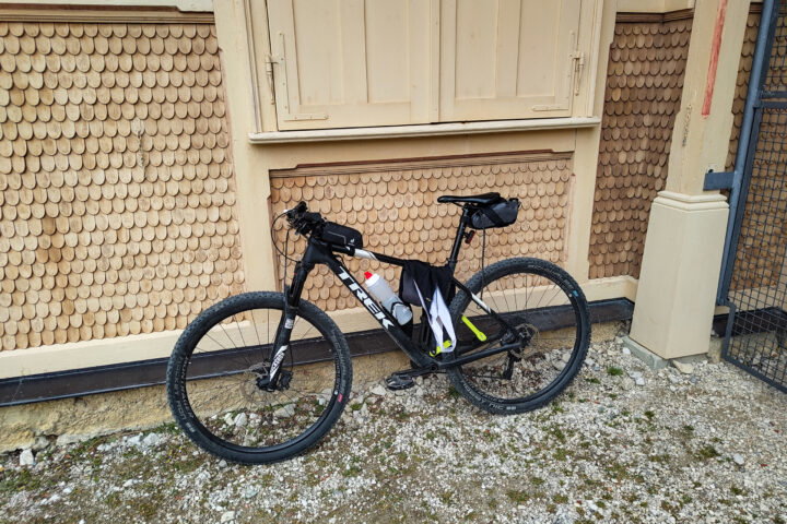Der letzte Anstieg zum Schachenhaus, wo das Fahrrad abgestellt wird. Fotos: Simon Widy
