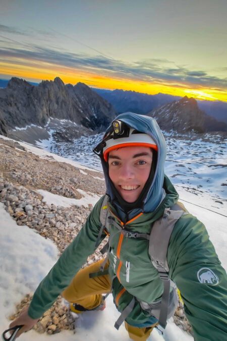 Im Aufstieg und am Gipfel. Fotos: Simon Widy