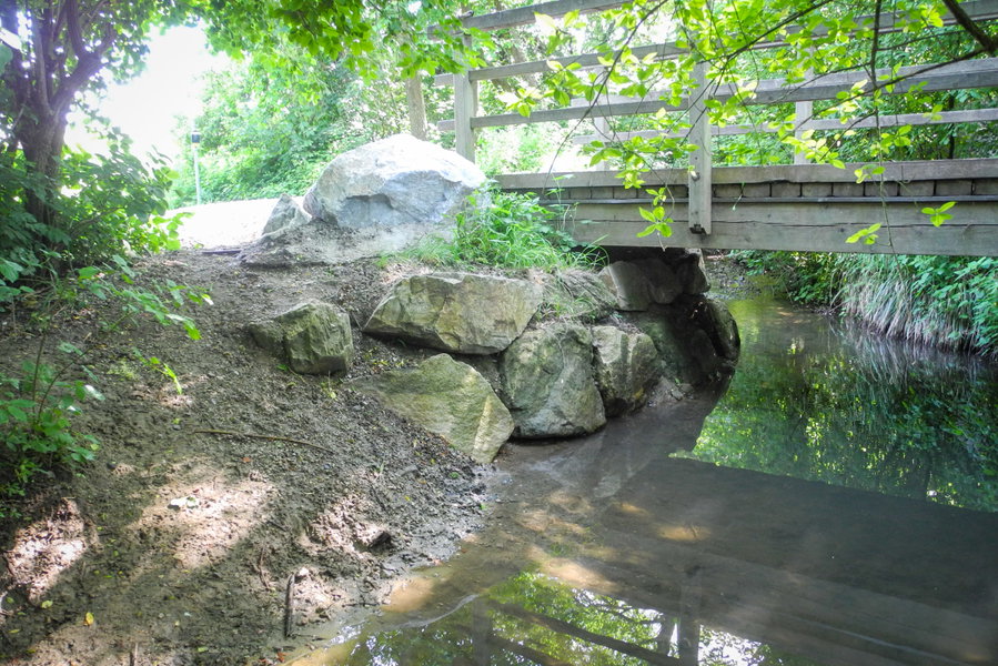 Angenehm kühler Höbersbach. Foto: Barbara Wanzenböck