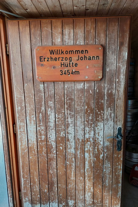 Fast oben angekommen; Willkommen auf der höchsten Hütte Österreichs. Fotos: Alice Frischherz