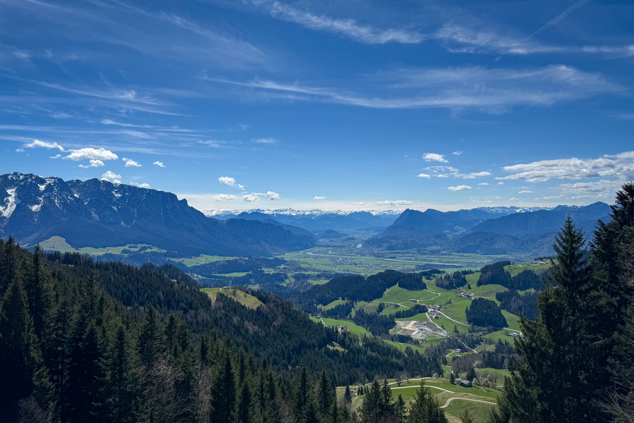 Blick von der Karspitze auf das Inntal. Foto: Bernhard Walle