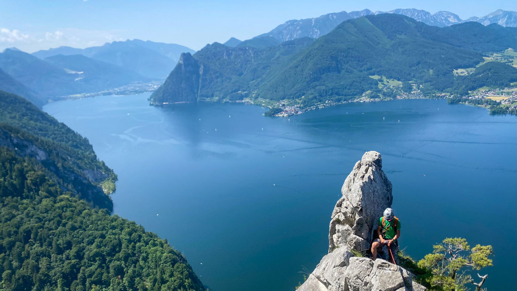 Aussicht vom Stand nach der 5. SL auf eine Felsnadel am Grat. Foto: Sarah Stainer