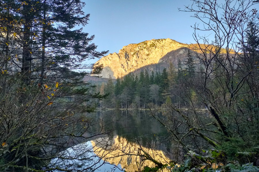 Der Kreuzteich bei Tragöß, im Hintergrund die Meßnerin. Foto: Manfred Hinteregger