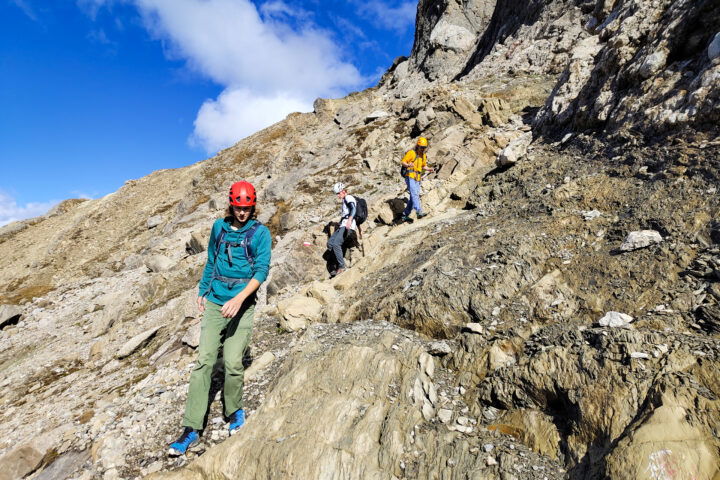Wir folgen der Markierung zur Hanauer Hütte, die Abkürzung ist hier sehr unglücklich gewählt. Fotos: Simon Widy