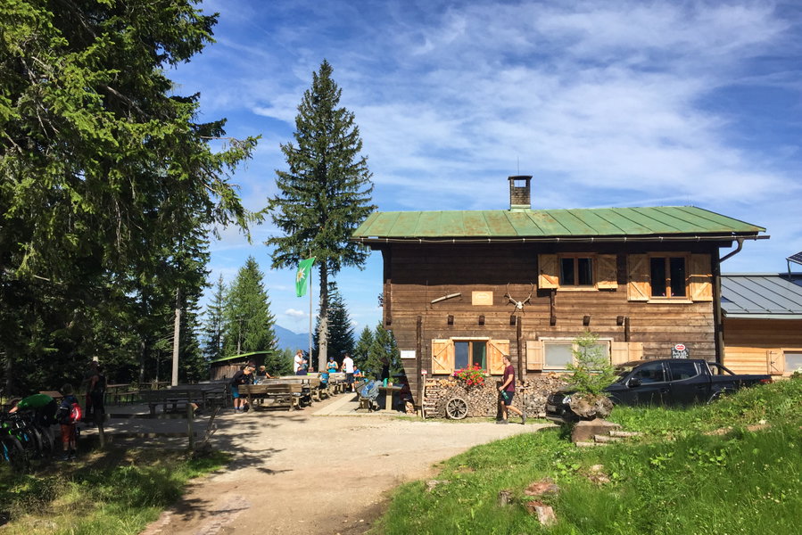 Die Bertahütte. Hier lässt es sich gut aushalten, vor allem nach einer langen Tour. Foto: Siebenbrunner, POW AT