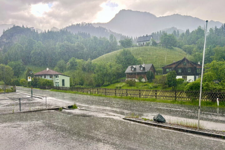 Gewitter in Neuberg und Bahnhof Mürzzuschlag. Foto Veronika Schöll