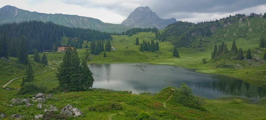 Körbersee, dahinter der Widderstein. Foto: Norman und Lisa