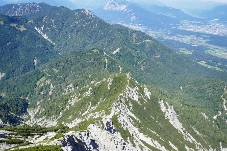 Blick zurück auf die Aufstiegsroute vom Annahüttensattel über den Kleinen Mittagskogel. Foto: Siebenbrunner, POW AT