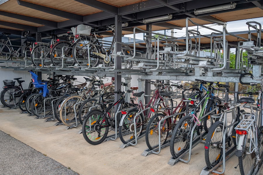 Fahrradständer Bahnhof Klagenfurt West. Foto: Martin Heppner