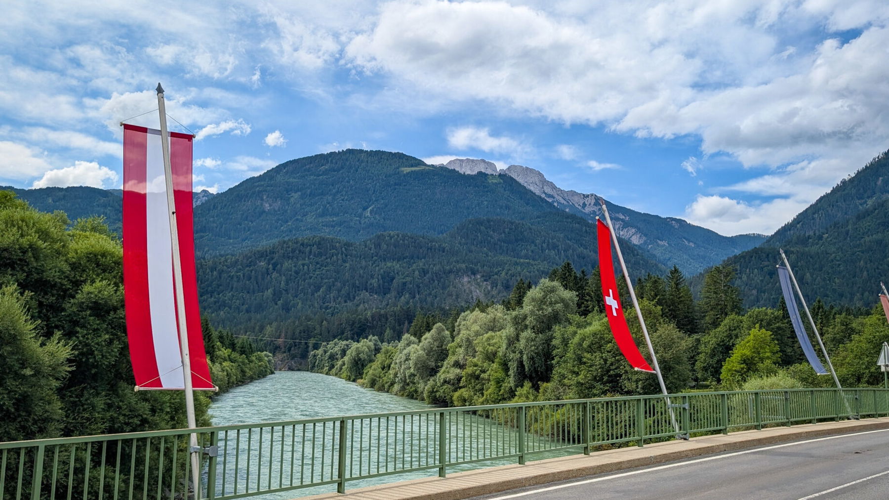 Blick vom Bahnhof Berg im Drautal auf den Reißkofel im Hintergrund. Foto: Martin Heppner