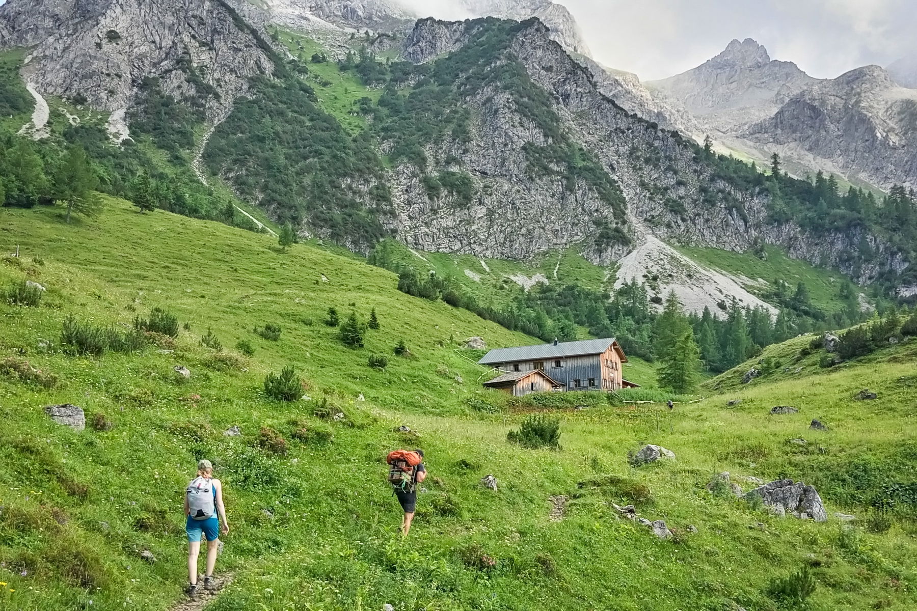 Die Sarotlahütte liegt am Fuße der Zimba. Foto: Norman und Lisa