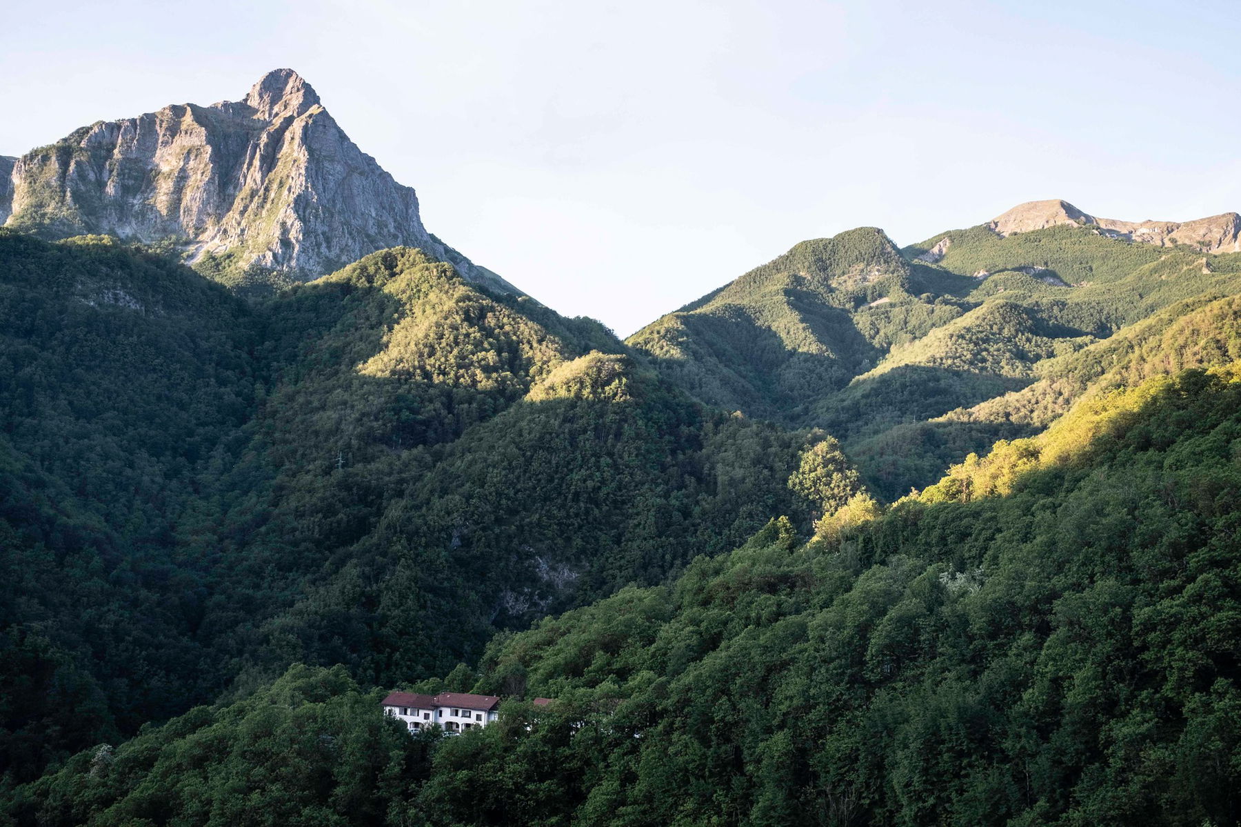 Ein herrlicher Tag kündigt sich an! Bahn zum Berg beim Frühstück! Fotos: Birgit Reiter