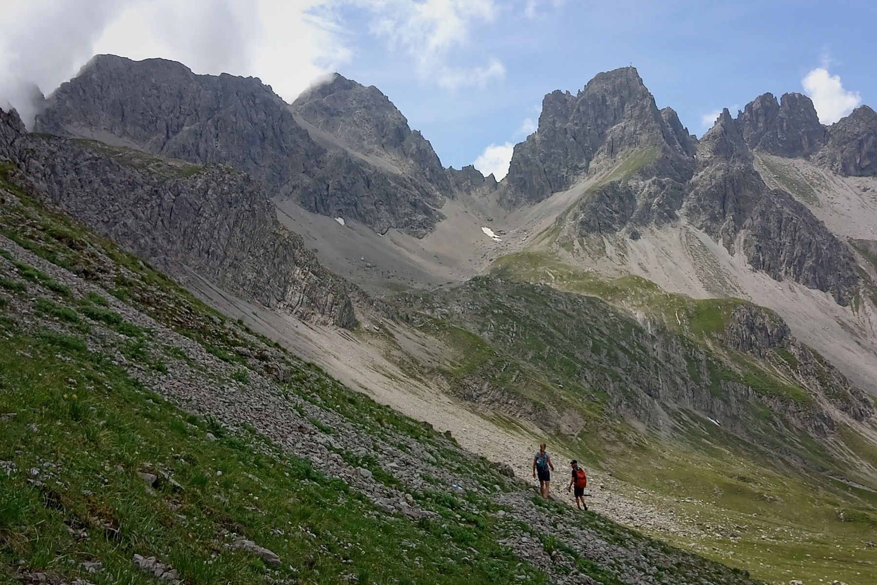 Rückweg zum eisernen Törle (mittig). Foto: Norman und Lisa