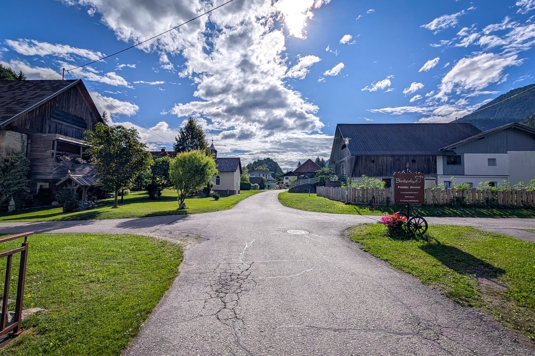 Kärntner Bauernhöfe in Berg im Drautal. Foto: Martin Heppner