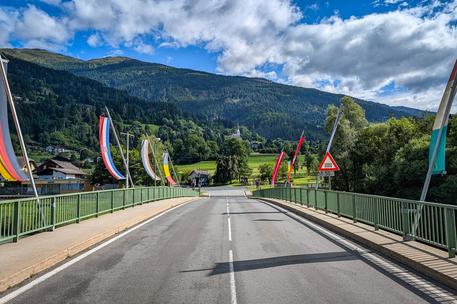 Die Bahnstation Berg im Drautal ist wiederum gleich nach der Brücke. Foto: Martin Heppner