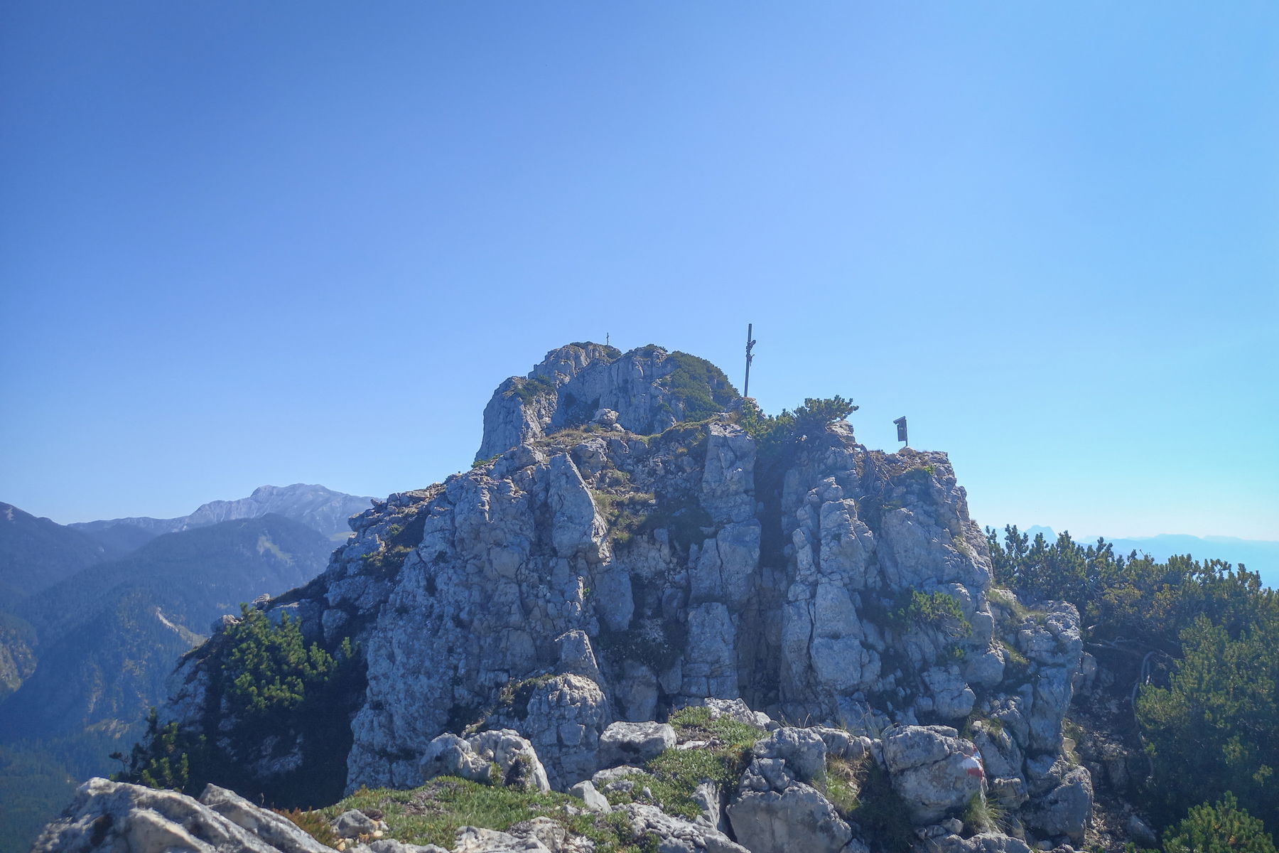 Westgipfel (1.770 Meter) mit Blick zum Hauptgipfel. Foto: Martina Friesenbichler