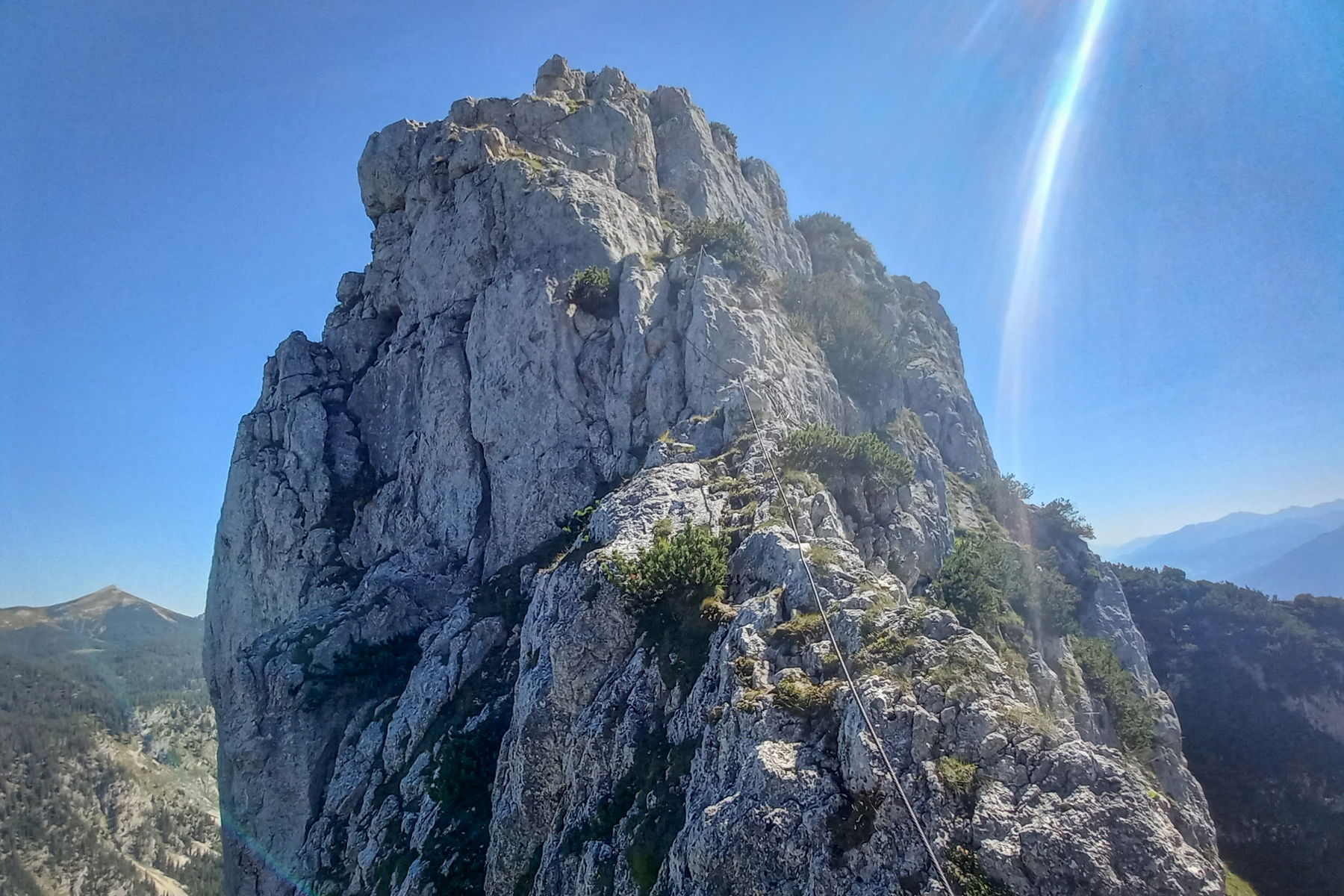 Seilversicherter Gipfelaufschwung (B-Klettersteig). Foto: Martina Friesenbichler