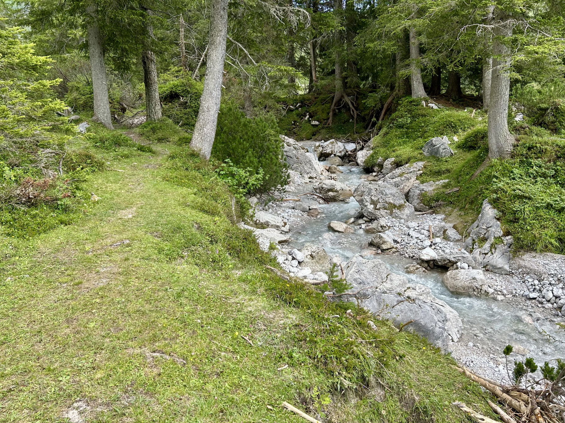 Erfrischend. Zufluss der Kalten Mandling. Foto Veronika Schöll