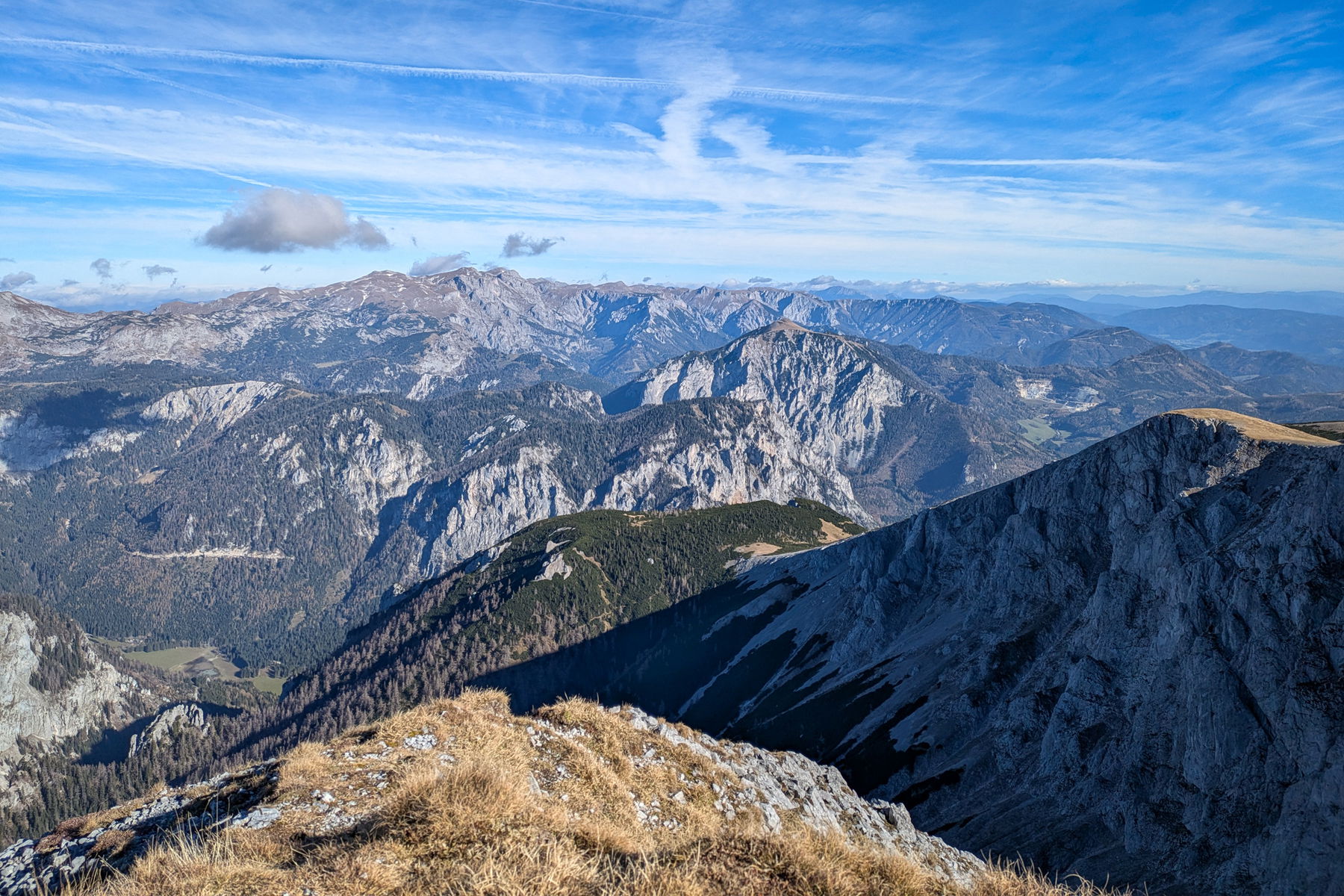 Blick Richtung Hochschwab-Gebiet, wo es schon sehr viele Touren auf diesem Tourenportal gibt. Foto: Anna, POW AT