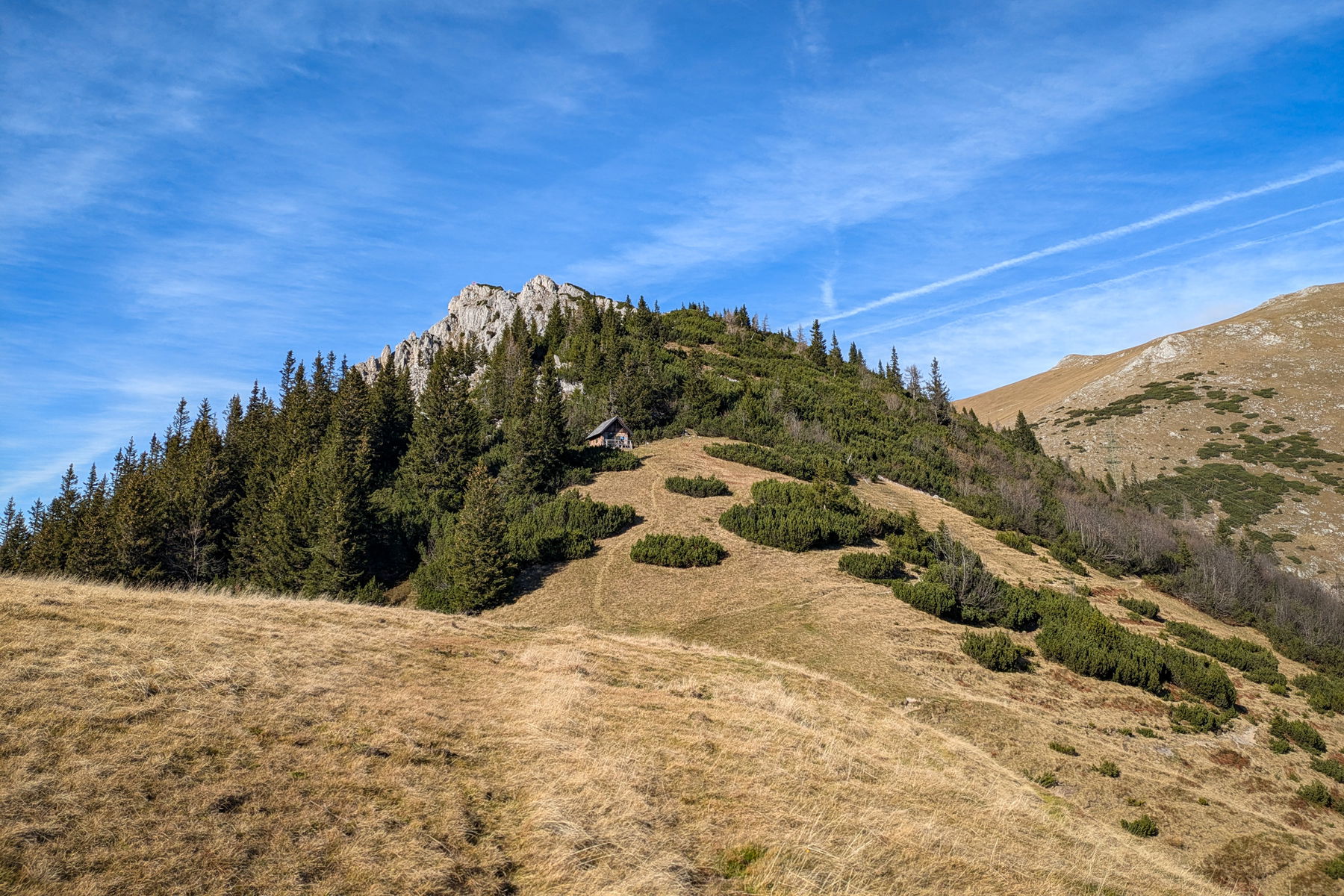 Die Kohlebenhütte, dahinter die Leobner Mauer. Foto: Anna, POW AT