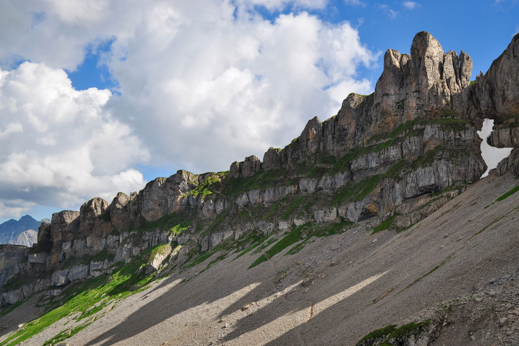 Schlüsselstelle im Aufstieg durch die Felswand, danach geht’s recht einfach weiter. Foto: Norman und Lisa