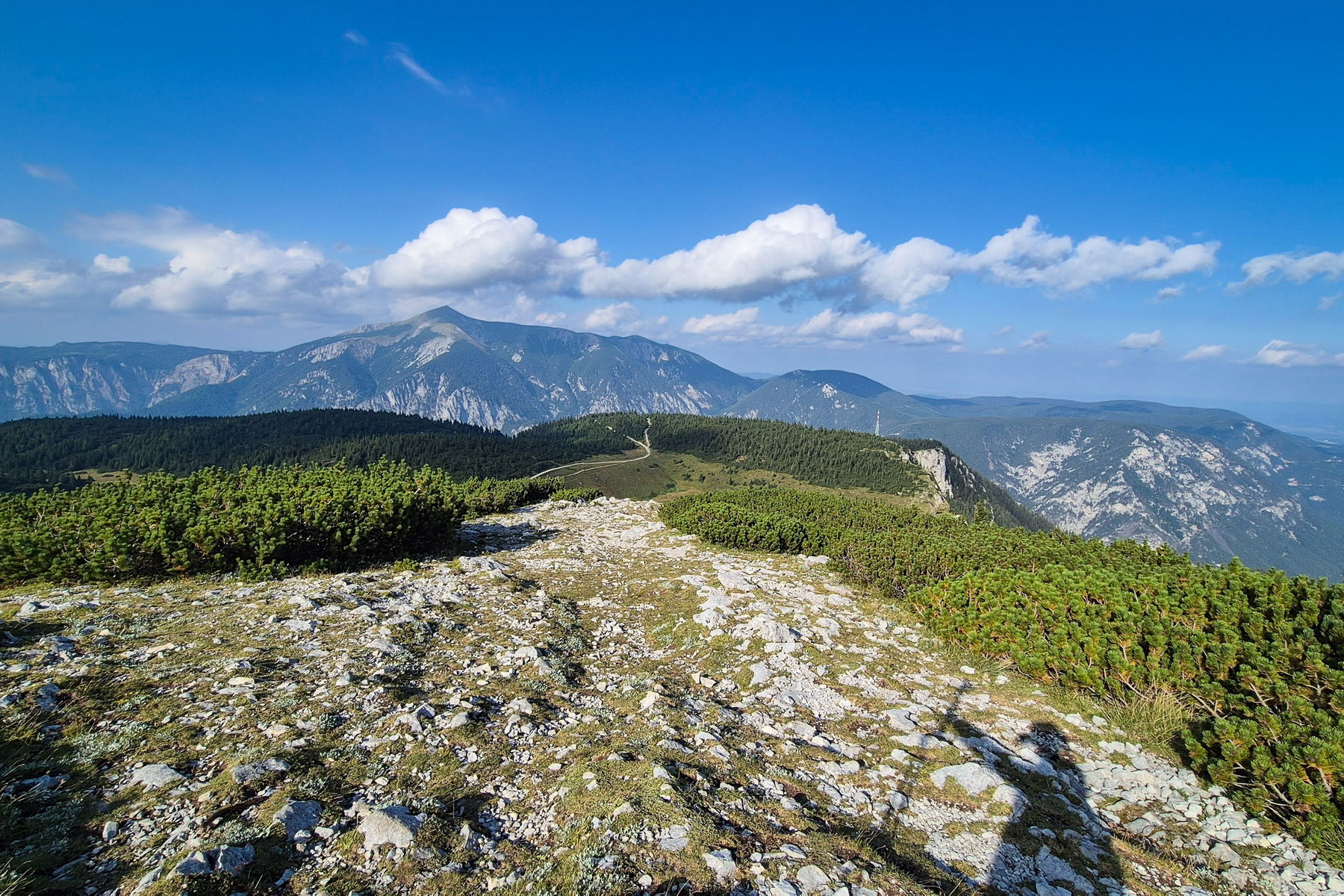 Die letzten Meter zum Ottohaus mit Blick auf den Schneeberg. Foto: Linda Prähauser
