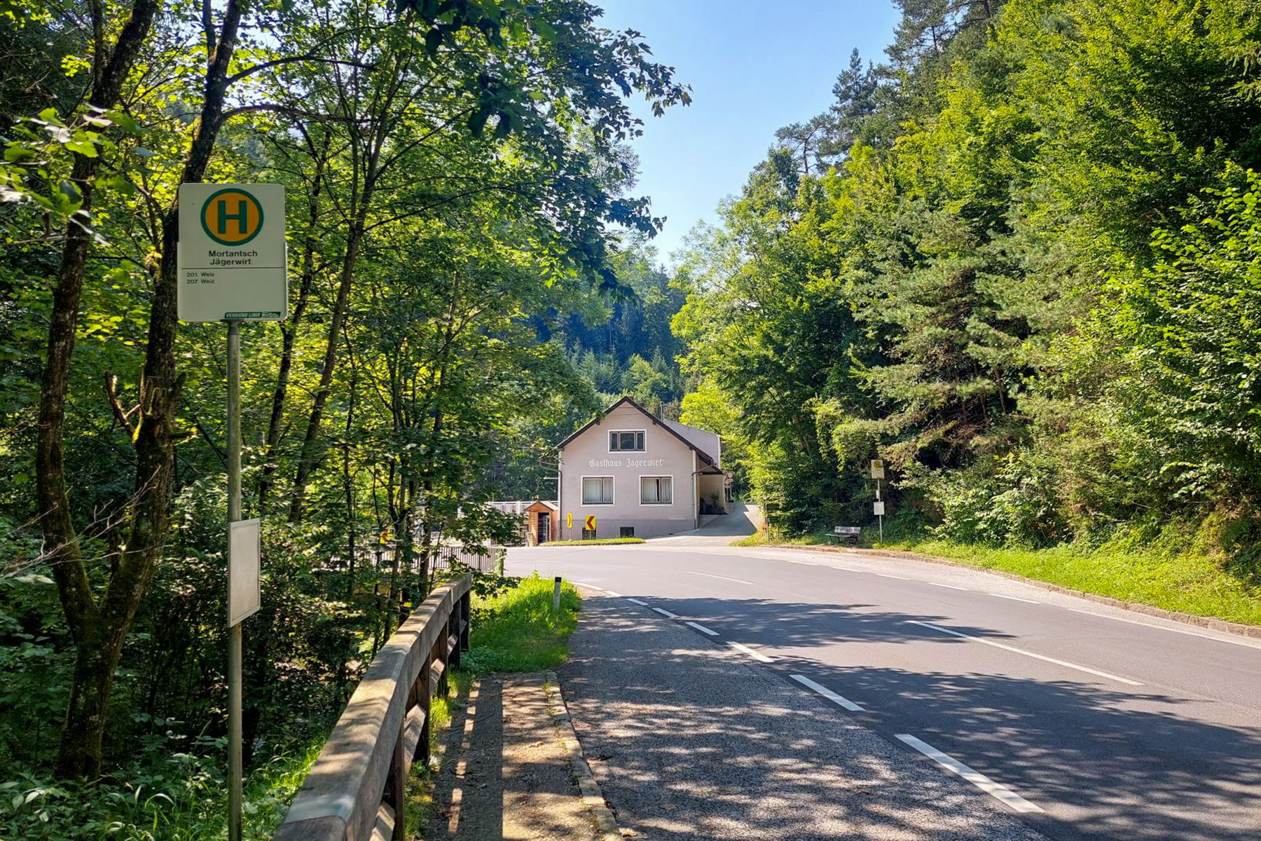 Bushaltestelle Mortantsch Jägerwirt. Foto: Alice Frischherz