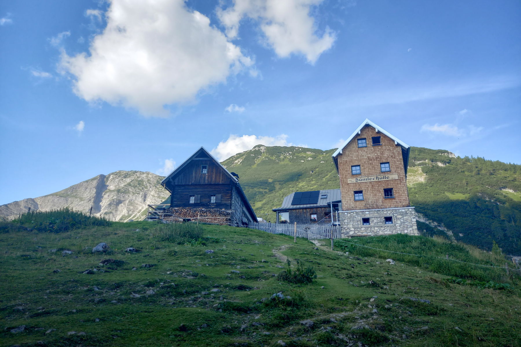 Dümlerhütte am Morgen. Foto: Martina Friesenbichler