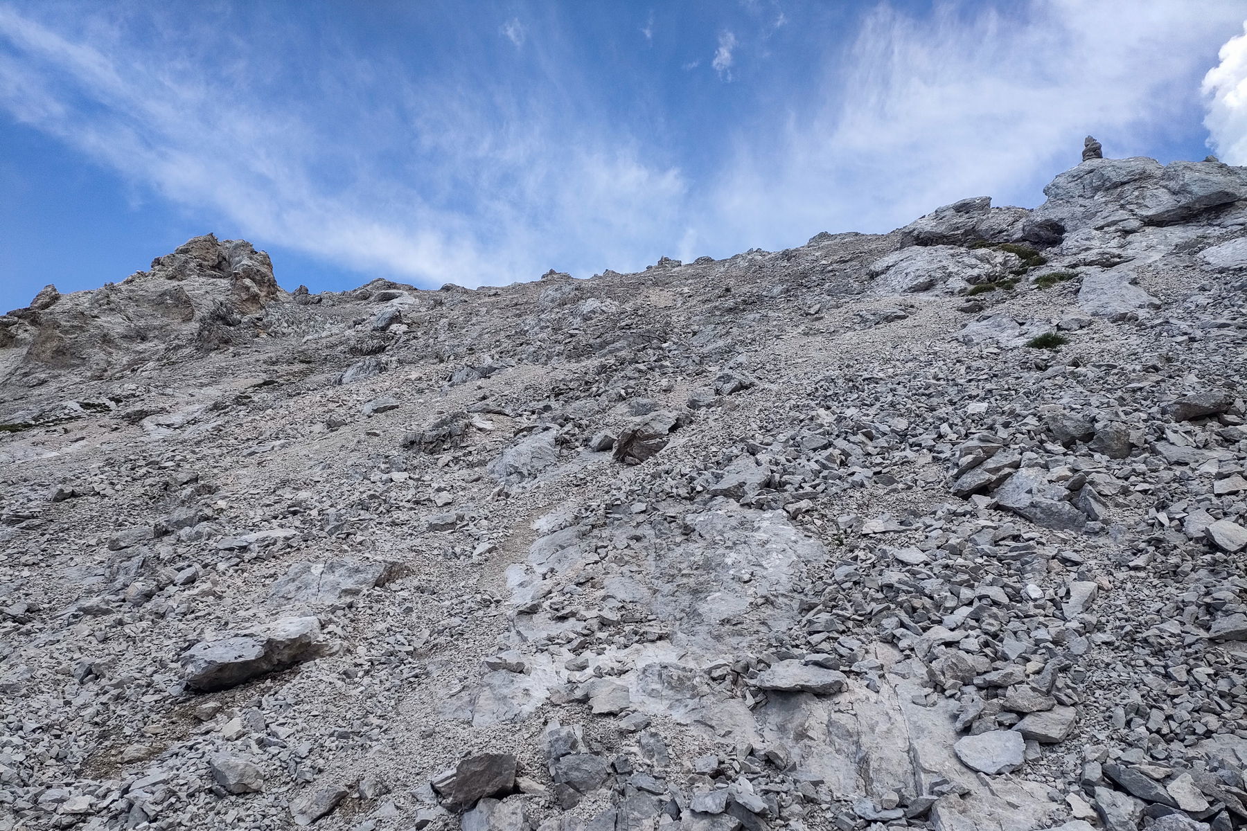 A breslerte G’schicht… vom Grat erfolgt der Abstieg ins Igelskar. Fotos: Manfred Hinteregger