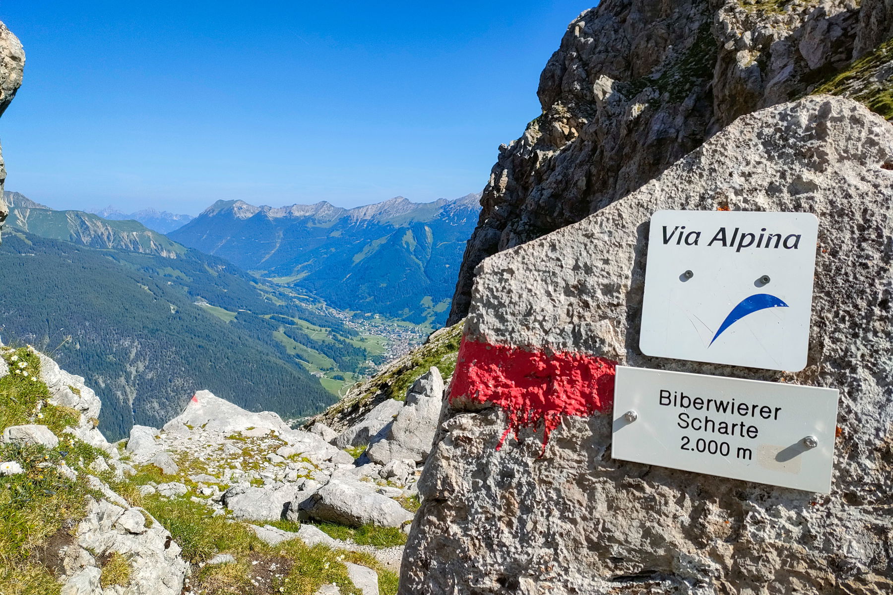Eine Freundin der Via Alpina und der runden Zahlen: die Biberwierer Scharte. Foto: Manfred Hinteregger