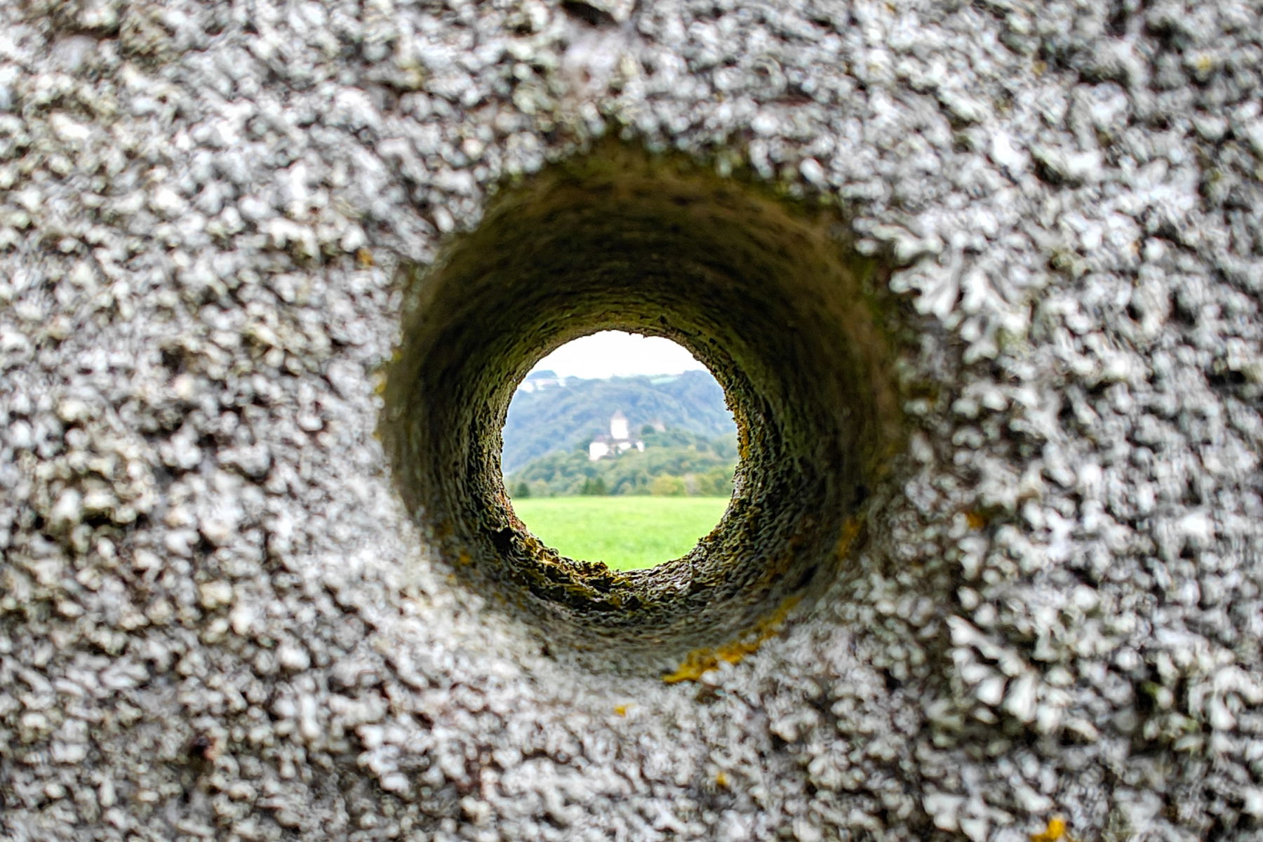 Blick zum Schloss Neuhaus. Foto: Ursula Truebswasser