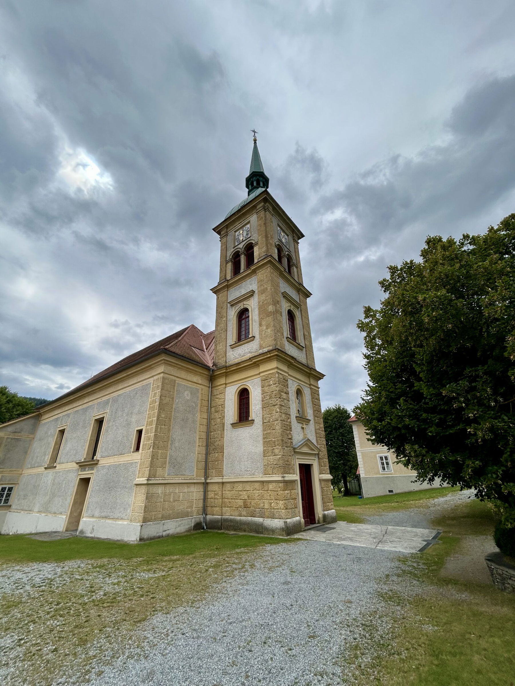 Einsteigen in Krieglach, Pfarrkirche in Rettenegg. Fotos Veronika Schöll