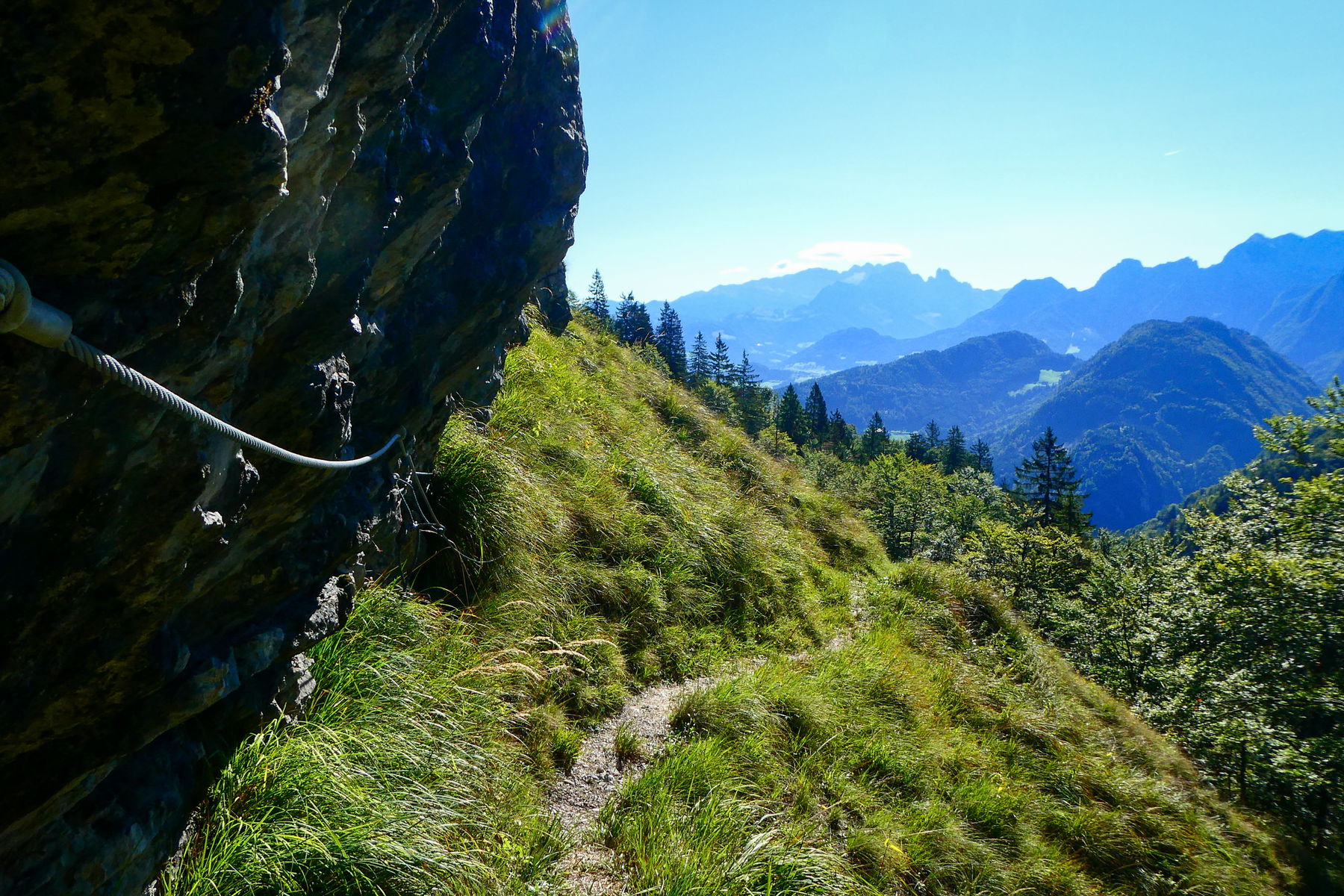 Unter den Wänden der Gschirrwand, dem Dachstein zu. Foto: Karl Plohovich