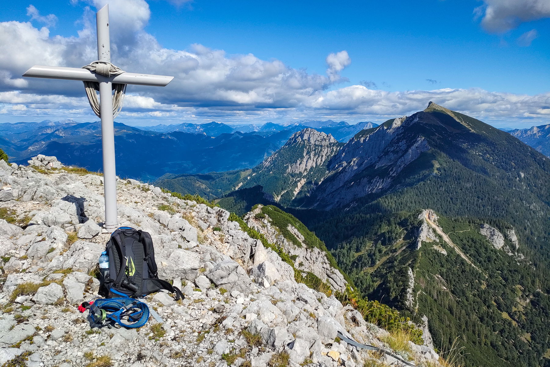 Blick von der Tieflimauer zum „Tamischen“, zu den Buchsteinen sowie zur Hochtor- und Reichsteingruppe. Fotos: Manfred Hinteregger