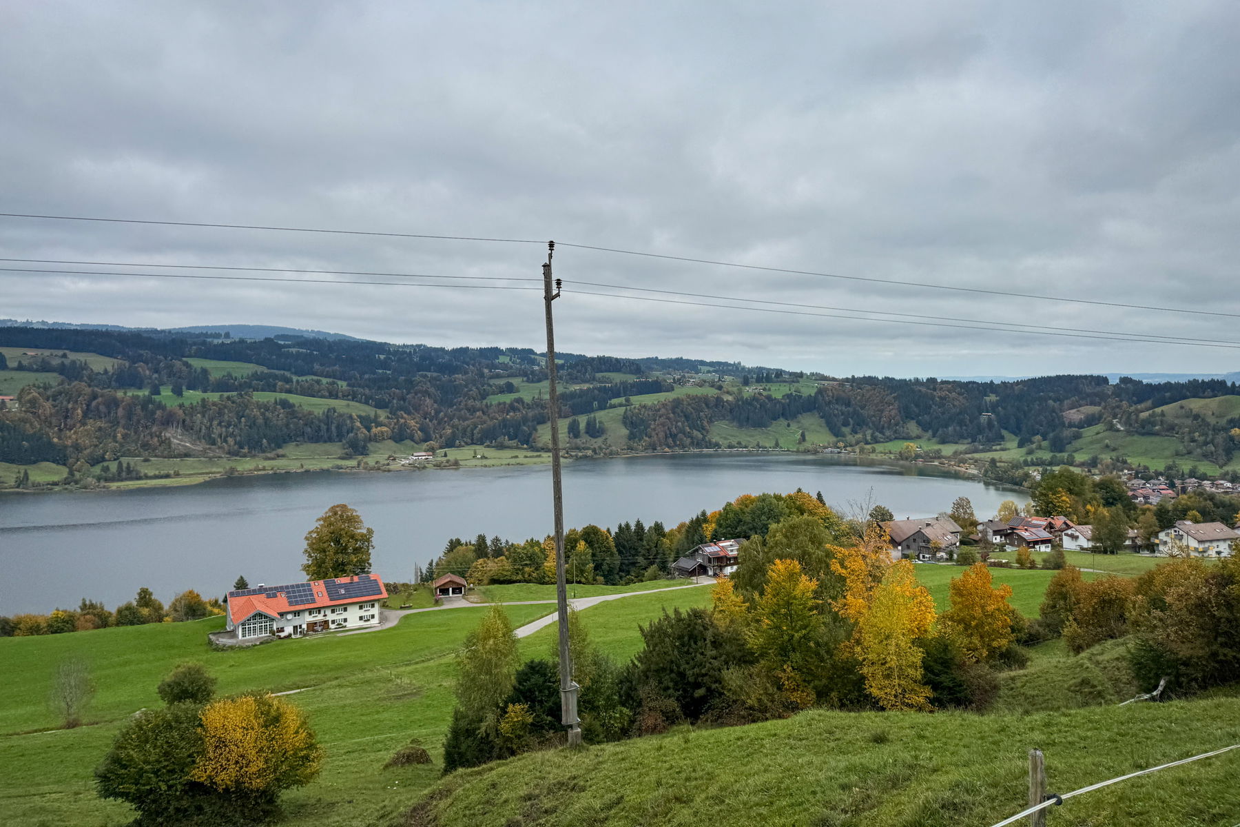 Blick auf den Großen Alpsee. Foto: Bernhard Walle