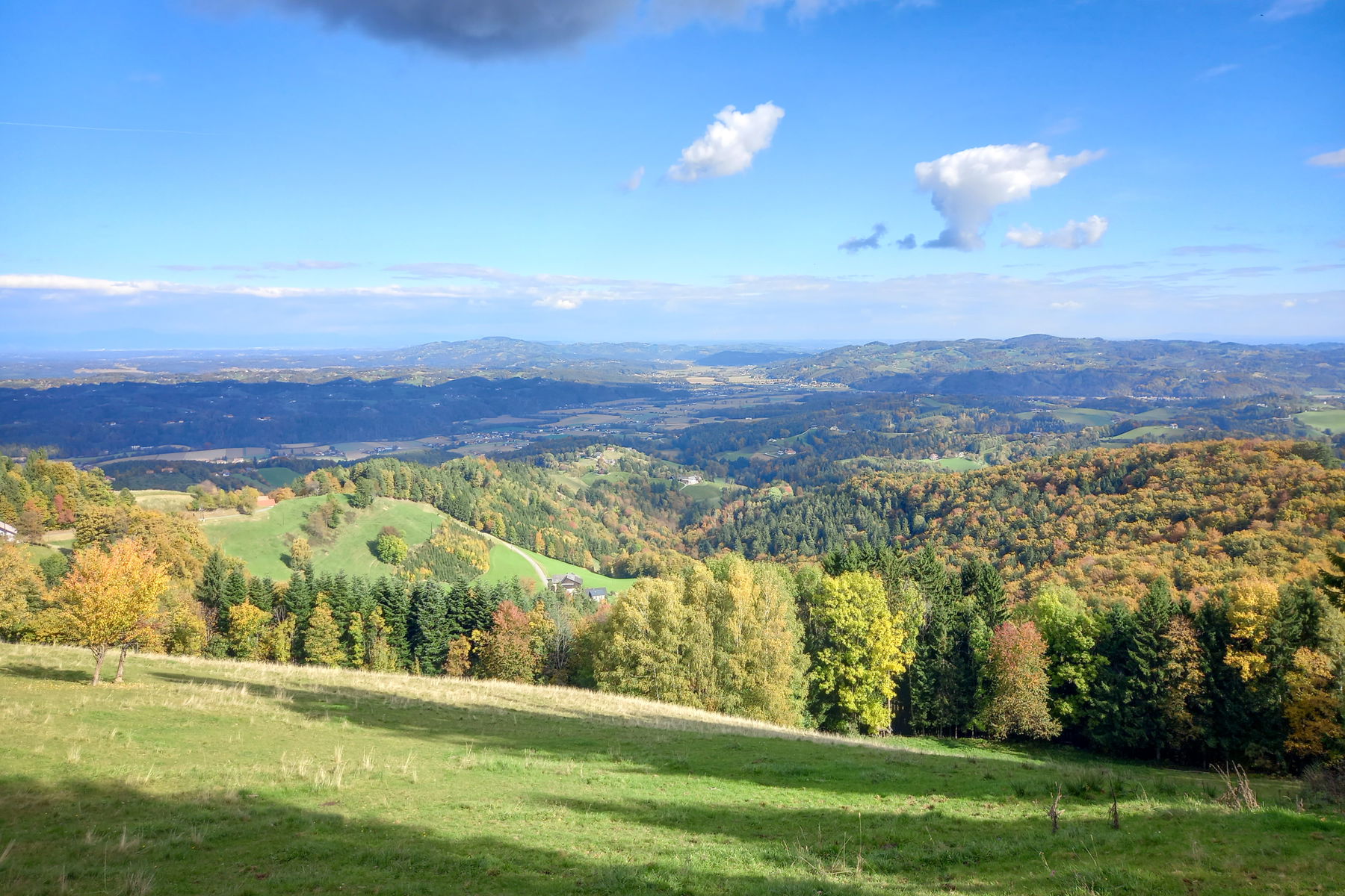 Blick vom Aussichtsplateau bei der Panoramaschenke Tertinek. Foto: Martina Friesenbichler