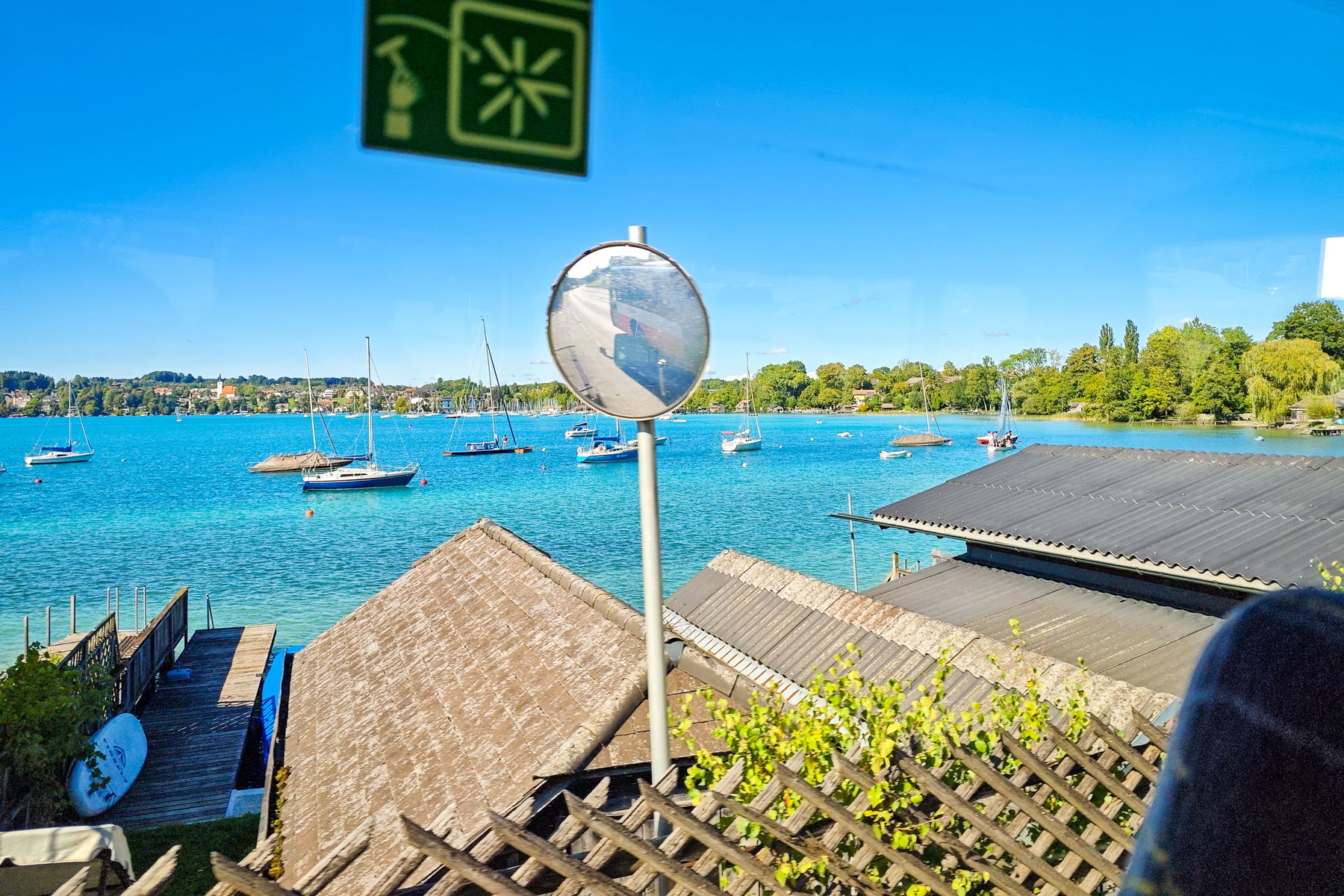 Blick aus dem Bus auf den Attersee. Foto: Lisa Nussdorfer