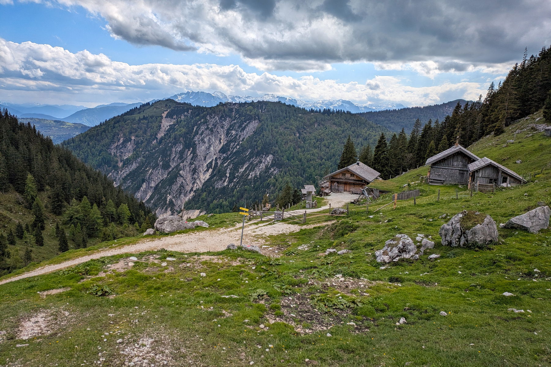 Angerkaralm, im Hintergrund das Tennengebirge. Foto: Anna, POW AT