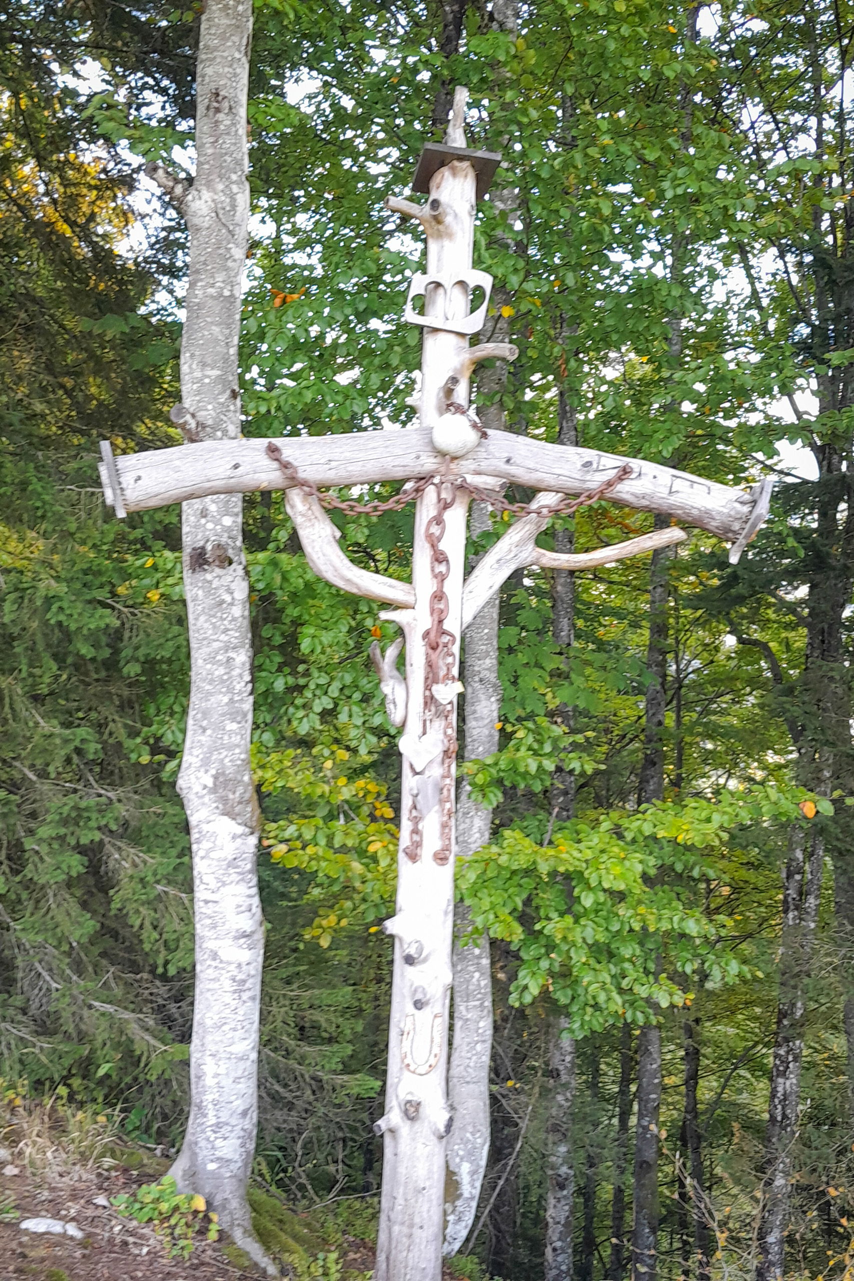 Gipfelkreuze am Mößstein; Blick Richtung Weißenbach und Liezen. Fotos: Martin Winter