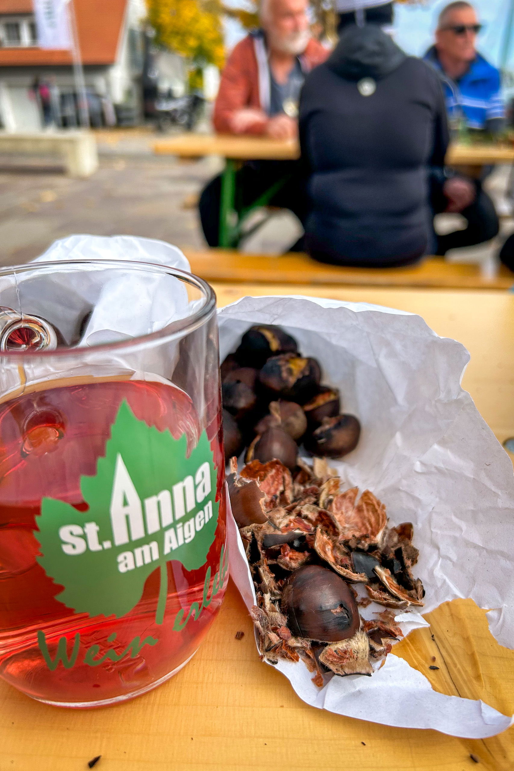 Entlang von Weingärten; Gemütlich auf Sturm und Kastanien. Fotos: David Kurz